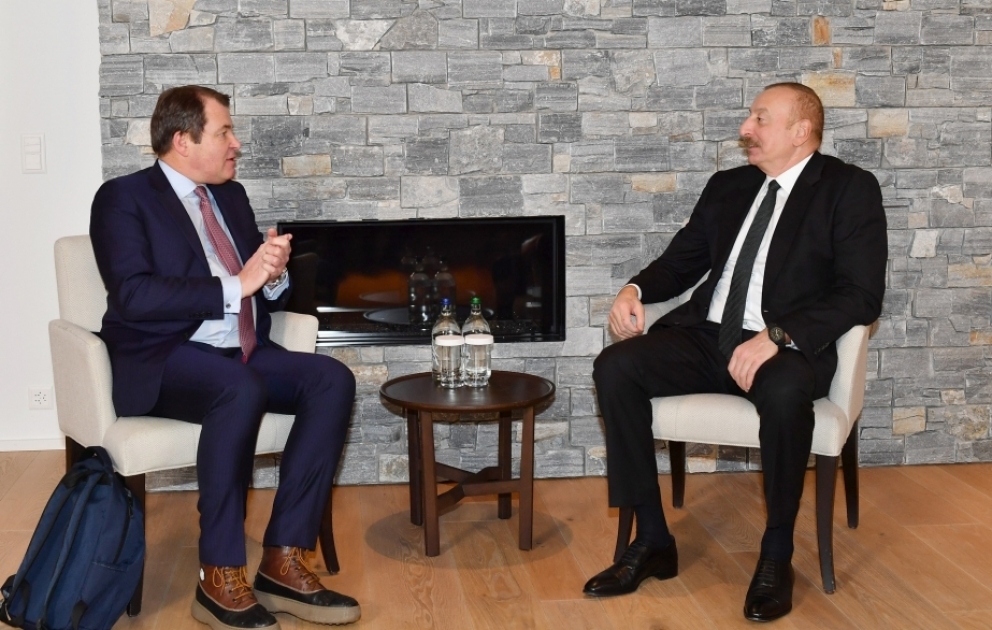 Präsident Ilham Aliyev trifft Ersten Vizepräsidenten von EBRD in Davos VIDEO