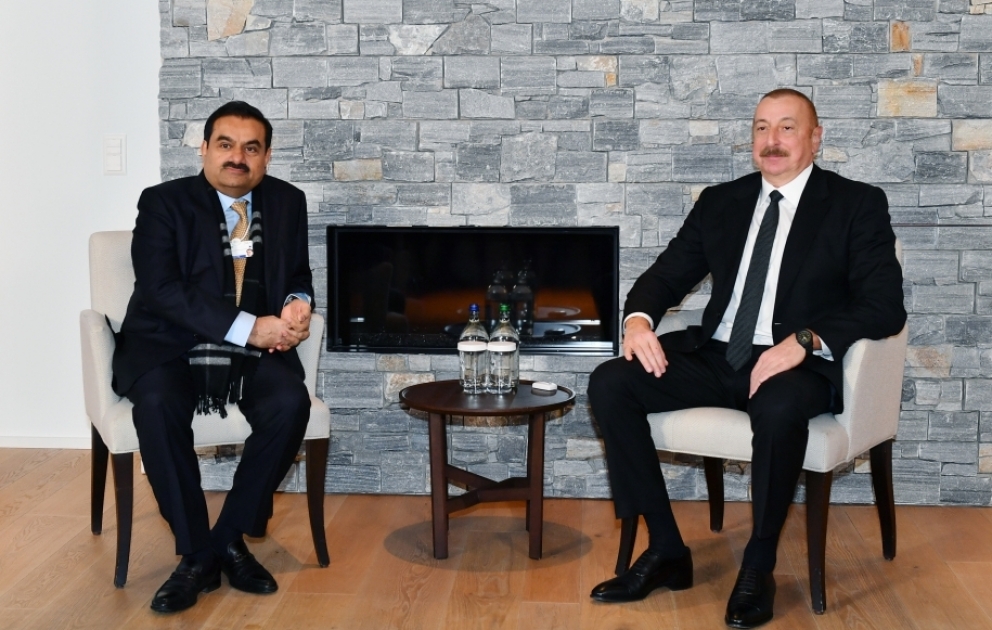 Davos: Präsident Ilham Aliyev trifft Vorsitzenden von Adani Group VIDEO