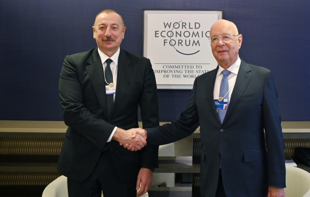 Treffen von Aserbaidschans Präsident Ilham Aliyev mit WWF-Präsident Klaus Schwab in Davos VIDEO