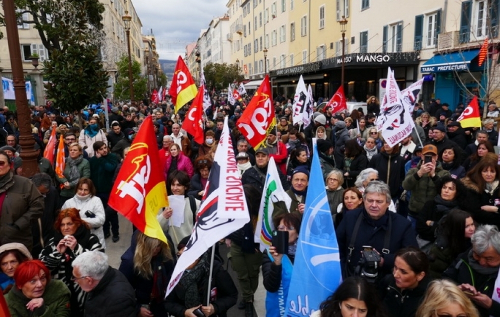 Fransada pensiya islahatına qarşı nümayişdə 2 milyon etirazçı iştirak edib VİDEO
