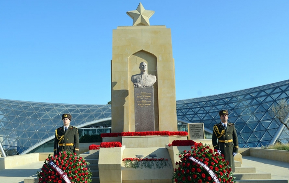 Отмечено 113-летие со дня рождения выдающегося полководца Ази Асланова ВИДЕО