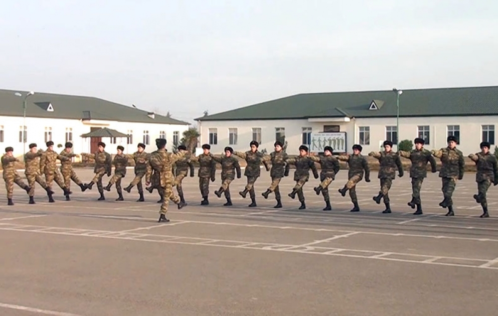 Продолжается прием призывников в воинские части Азербайджанской армии ВИДЕО