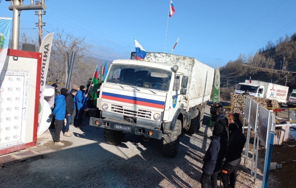 Neun weitere Fahrzeuge des russischen Friedenskontingents passieren ungehindert Protestgebiet VIDEO