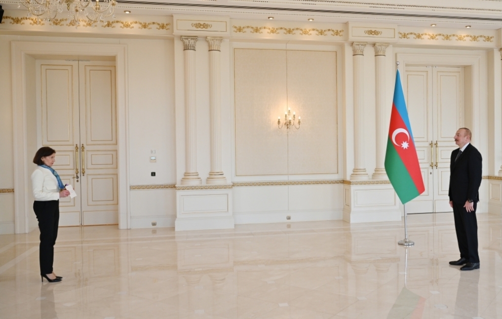 Prezident İlham Əliyev Fransanın Azərbaycanda yeni təyin olunan səfirinin etimadnaməsini qəbul edib YENİLƏNİB VİDEO