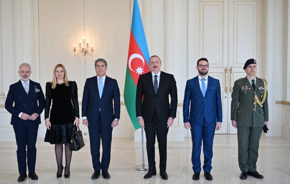 Prezident İlham Əliyev Yunanıstanın Azərbaycanda yeni təyin olunan səfirinin etimadnaməsini qəbul edib YENİLƏNİB VİDEO