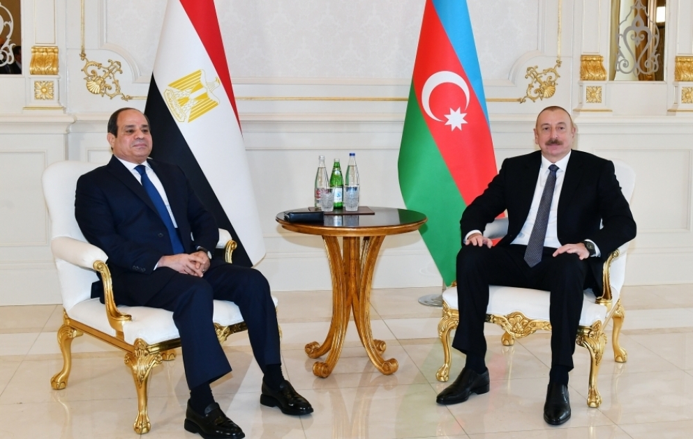 Präsidenten von Aserbaidschan und Ägypten treffen sich unter vier Augen in Baku VIDEO