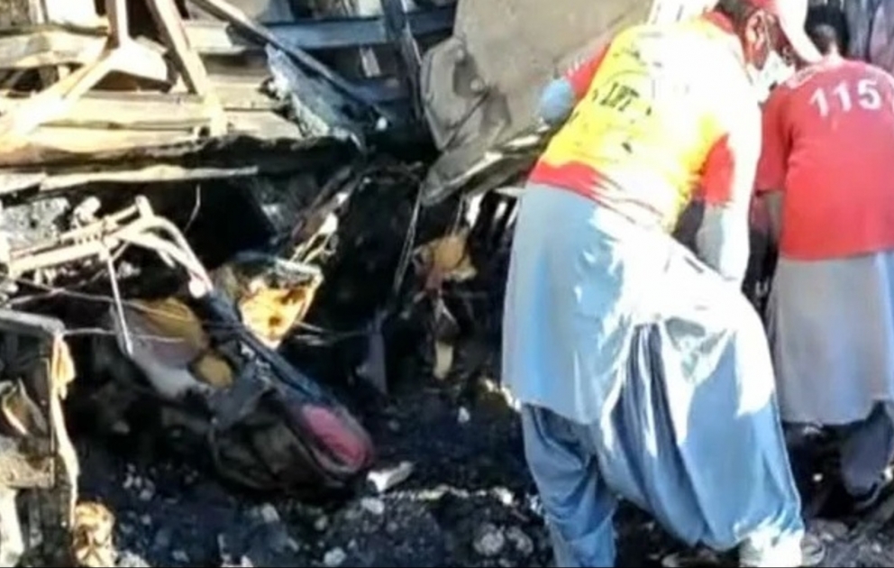 Bus crash in southern Pakistan kills at least 41 VIDEO