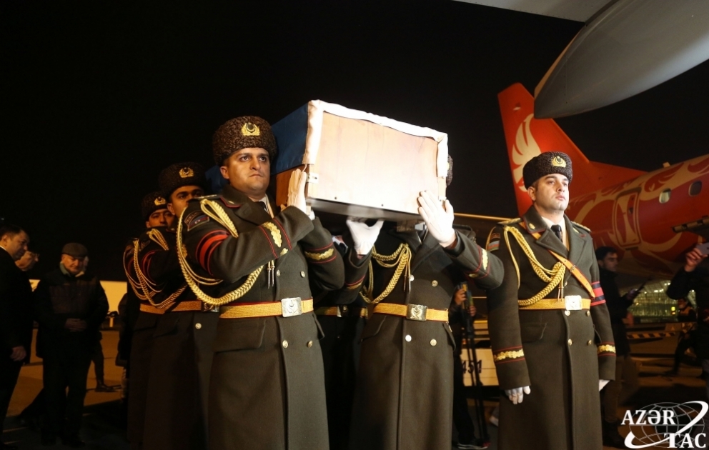 Leiche des beim Terroranschlag auf die Botschaft Aserbaidschans in Teheran getöteten Sicherheitschefs Orkhan Asgarov nach Baku gebracht VIDEO