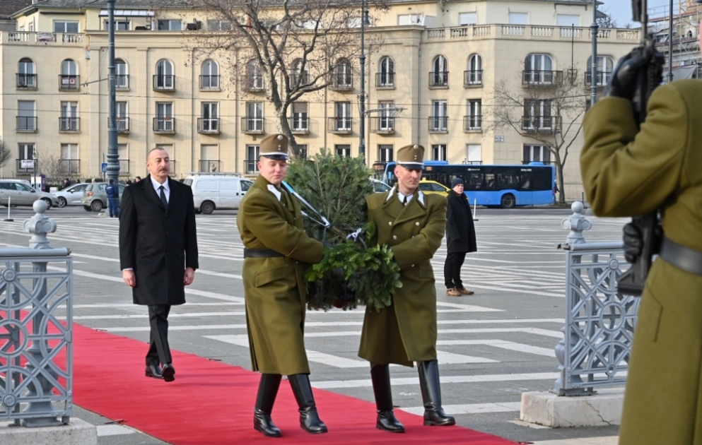 Президент Ильхам Алиев посетил могилу неизвестного солдата в Будапеште ВИДЕО