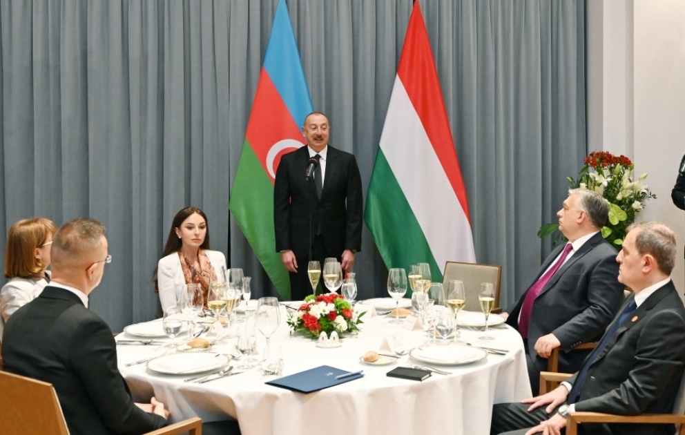 Prezident İlham Əliyevin və birinci xanım Mehriban Əliyevanın şərəfinə rəsmi nahar  YENİLƏNİB VİDEO