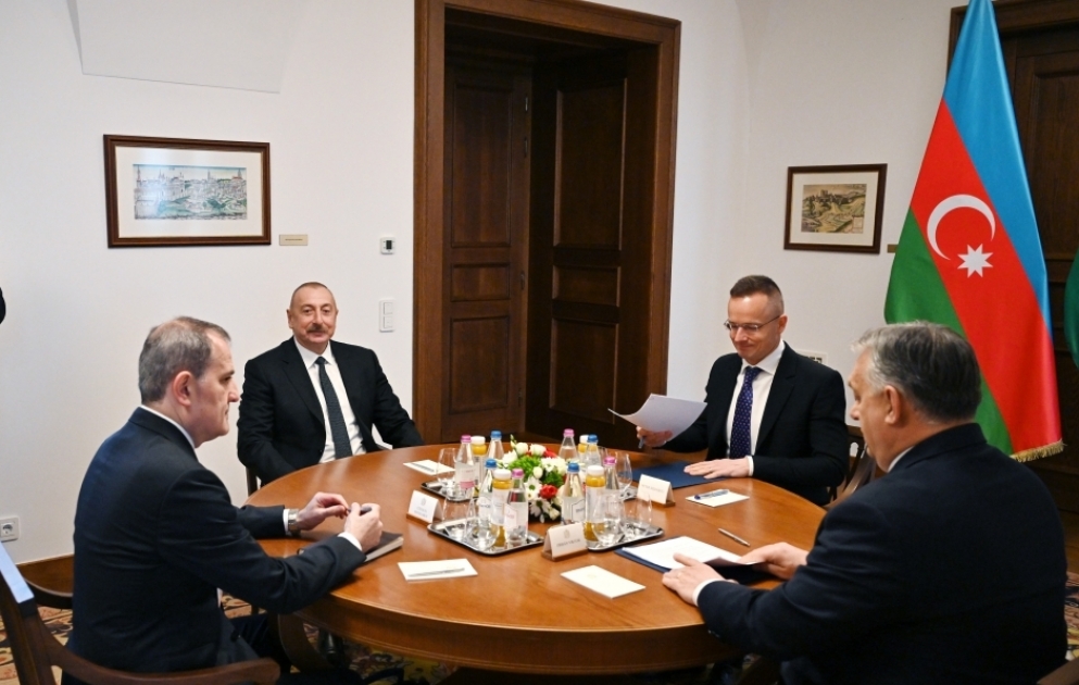 Präsident Ilham Aliyev und Ministerpräsident von Ungarn Viktor Orbán treffen sich in engem Kreis VIDEO