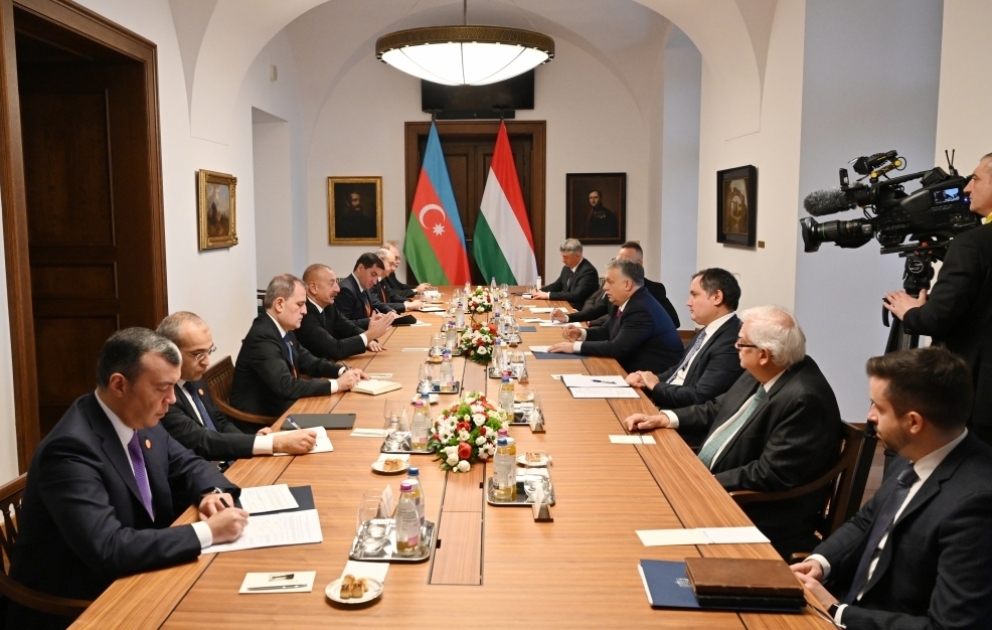 Präsident Ilham Aliyev und Ministerpräsident von Ungarn Viktor Orbán treffen sich in erweitertem Format VIDEO