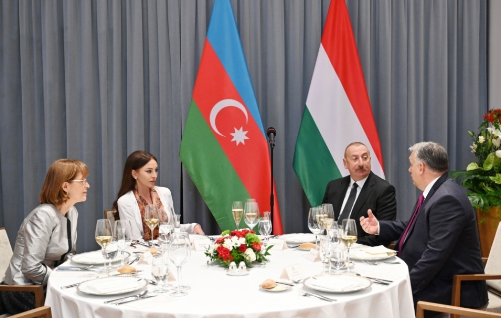 Offizielles Abendessen zu Ehren von Präsident Ilham Aliyev und First Lady Mehriban Aliyeva in Budapest VIDEO