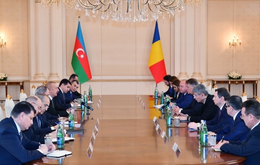 Les président azerbaïdjanais et roumain ont eu un entretien élargi aux délégations VIDEO