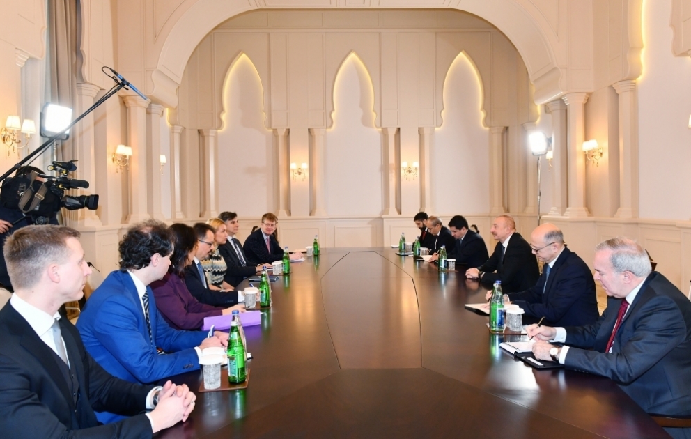 Prezident İlham Əliyev Avropa İttifaqı komissarının başçılıq etdiyi nümayəndə heyətini qəbul edib YENİLƏNİB VİDEO