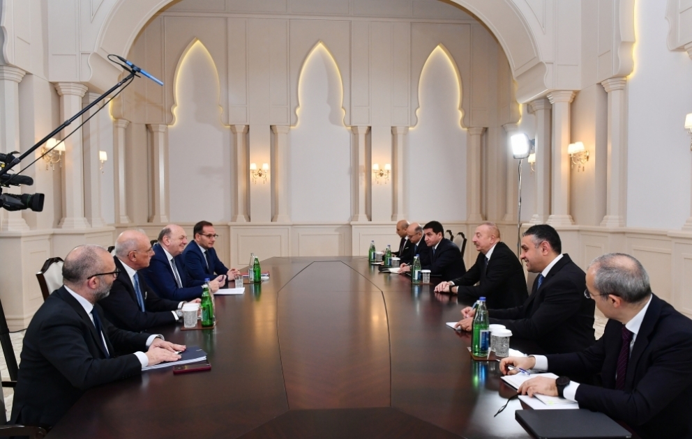 Präsident Ilham Aliyev empfängt italienischen Minister für Umwelt und Energiesicherheit VIDEO