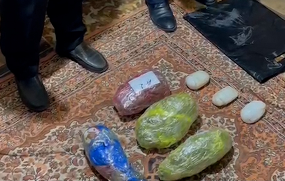 Keçmiş məhkumlardan narkotik vasitə və odlu silah aşkarlanıb VİDEO
