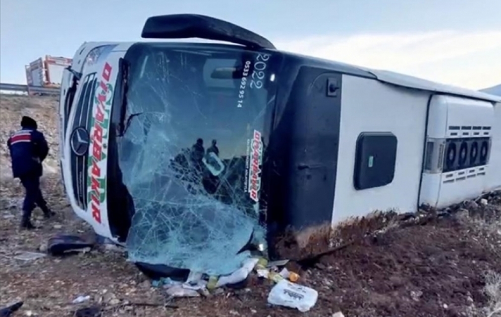 Türkiyədə avtobus qəzası nəticəsində ölənlərin sayı 8-ə çatıb, 35 nəfər yaralanıb YENİLƏNİB VİDEO