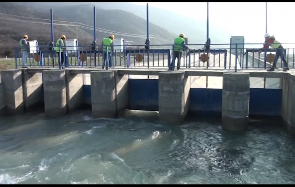 Ağsuçayda baş su qəbuledici qurğu tikilib VİDEO