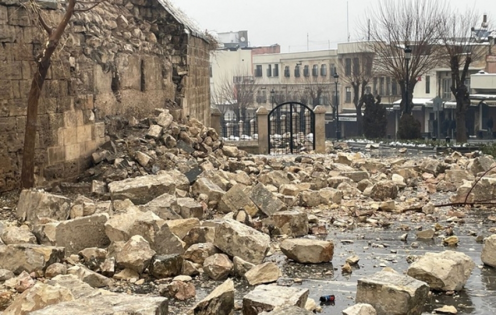 Tarixi Qaziantep qalasının bir hissəsi zəlzələ nəticəsində uçub VİDEO