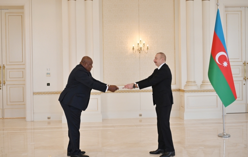 Präsident Ilham Aliyev empfängt neu ernannten Botschafter von Kongo VIDEO