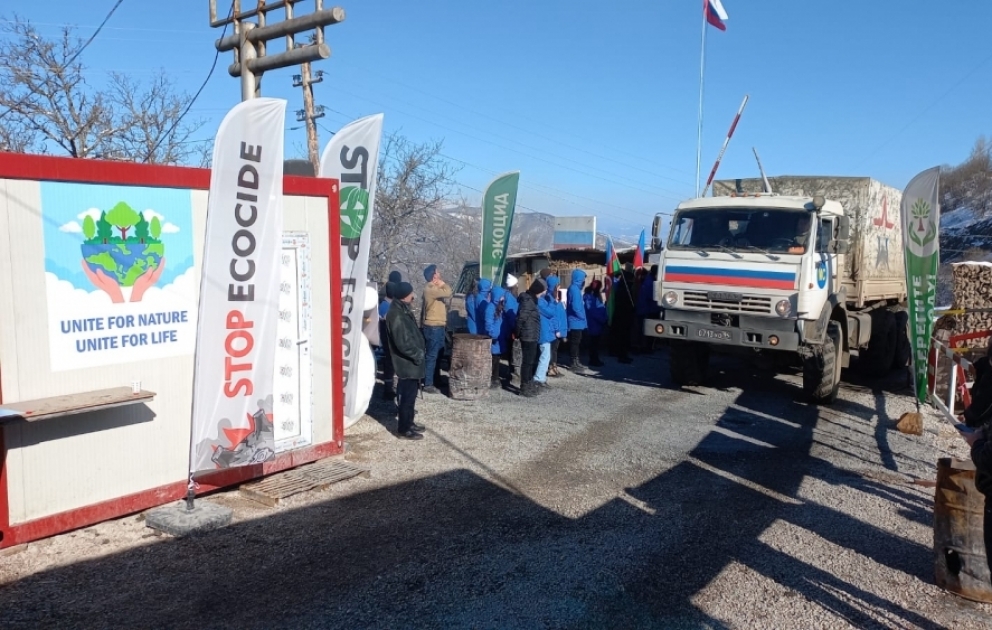 Russian peacekeepers’ vehicles move freely through protest area VIDEO