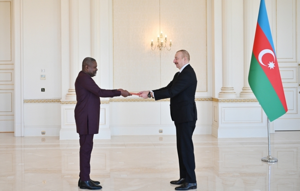 Präsident Ilham Aliyev nimmt Beglaubigungsschreiben des neuen Botschafters von Angola in Aserbaidschan entgegen VIDEO