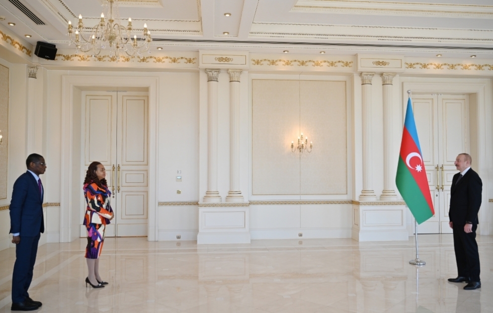 Le président azerbaïdjanais reçoit les lettres de créance de la nouvelle ambassadrice du Ghana en Azerbaïdjan  MIS A JOUR VIDEO