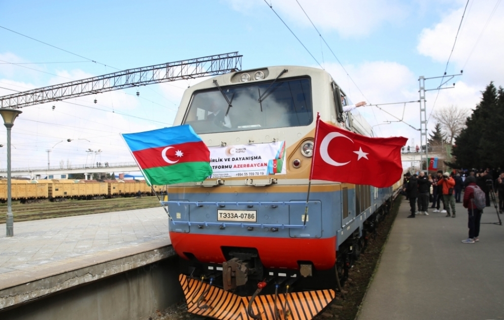 Bakı-Tbilisi-Qars dəmir yolu ilə Türkiyəyə yardım yola salınıb VİDEO