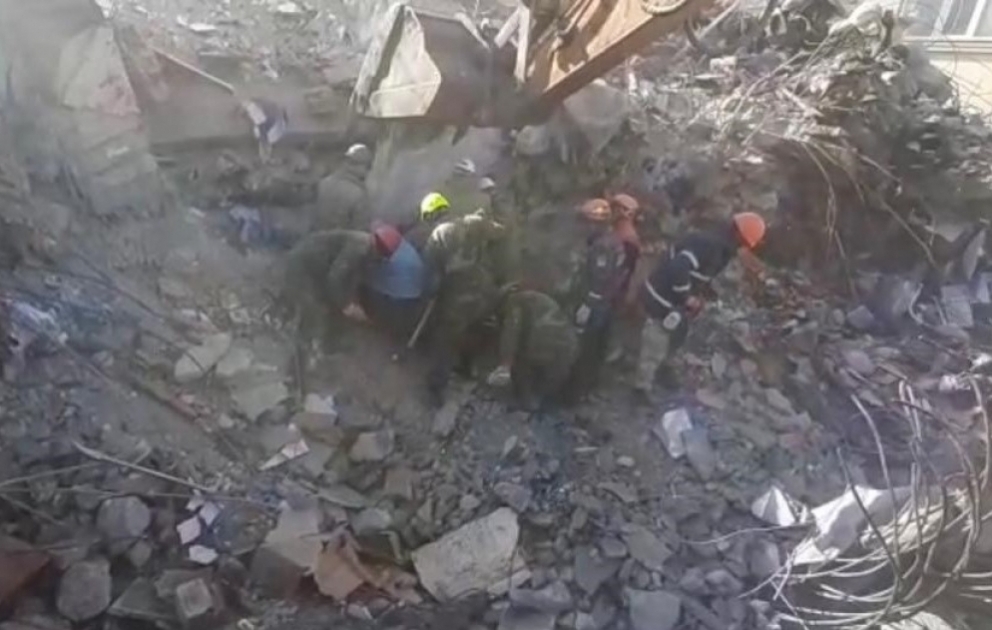 FHN-in xilasediciləri Türkiyədə dağıntılar altından 53 nəfəri sağ, 741 nəfərin isə cəsədini çıxarıblar VİDEO
