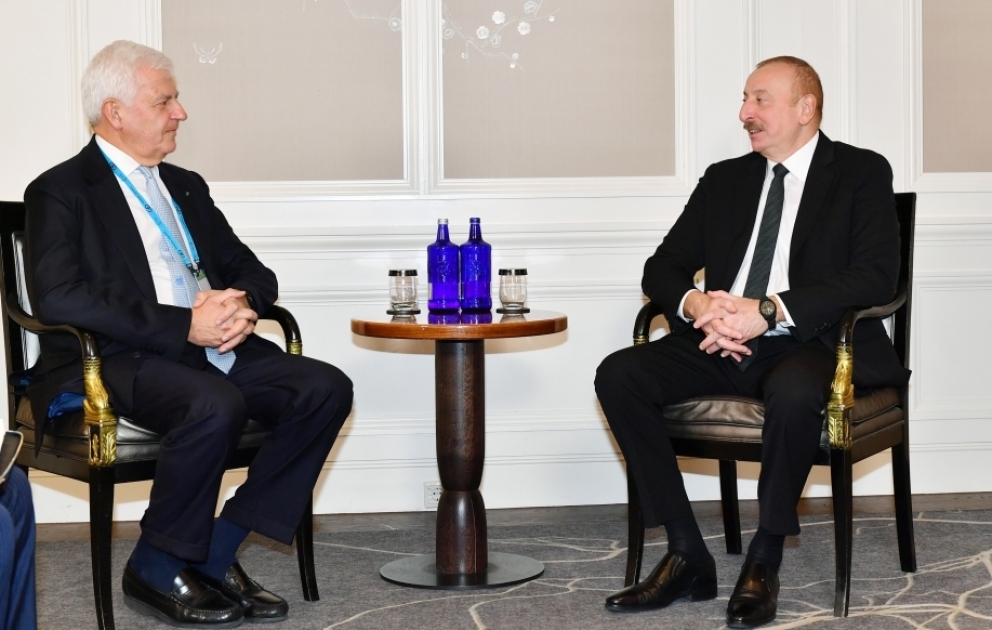Prezident İlham Əliyev Münxendə "Leonardo" şirkətinin baş icraçı direktoru ilə görüşüb YENİLƏNİB VİDEO