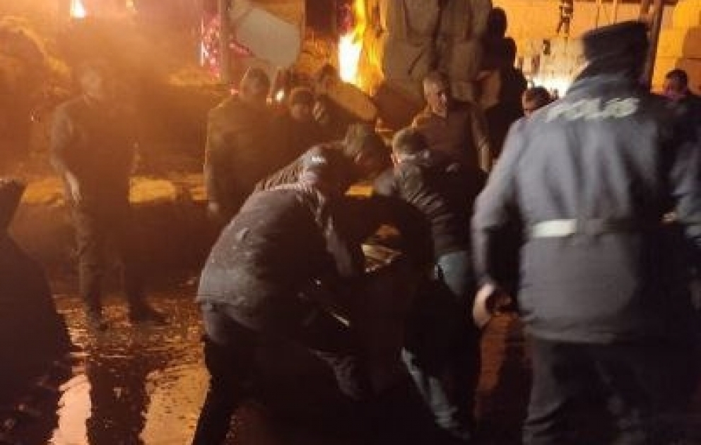 Sabirabadda yanğının baş verdiyi pambıq qəbulu məntəqəsinin ərazisində təhlükəsizlik tədbirləri görülür YENİLƏNİB VİDEO