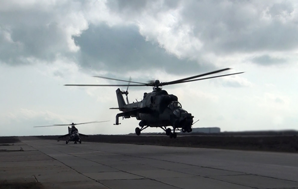 Azerbaijani military pilots carry out training flights VIDEO
