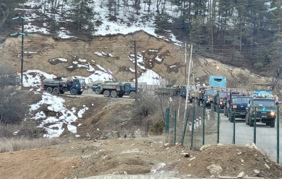 Lachin-Khankendi road: 11 more tank trucks of Russian peacekeepers move freely through protest area VIDEO