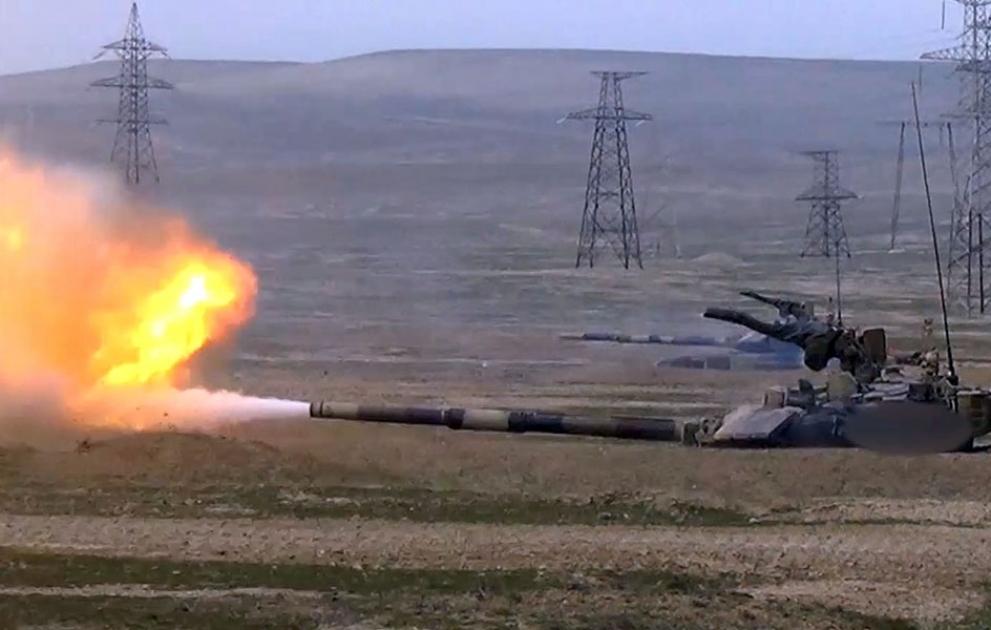 Экипажи танков выполнили различные упражнения ВИДЕО
