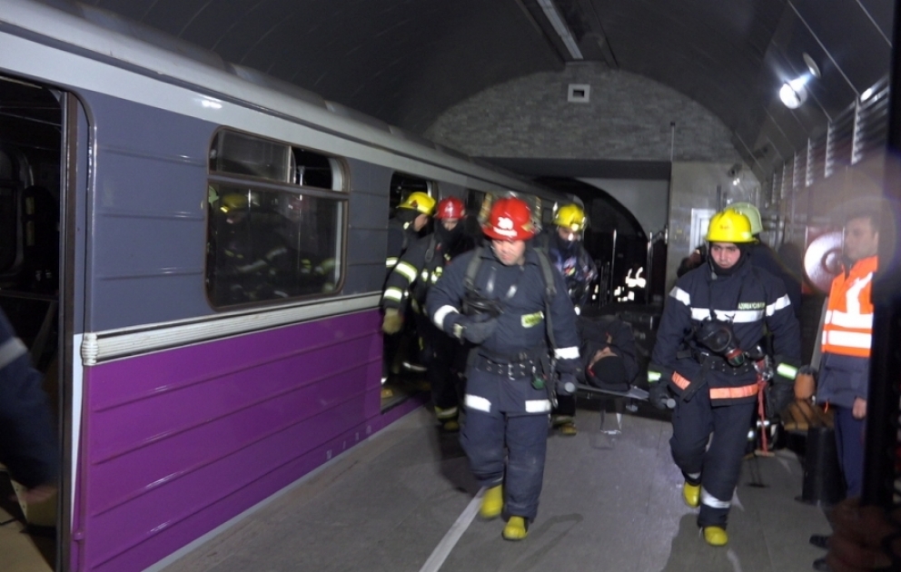 Fövqəladə Hallar Nazirliyi metroda təlim keçirib VİDEO