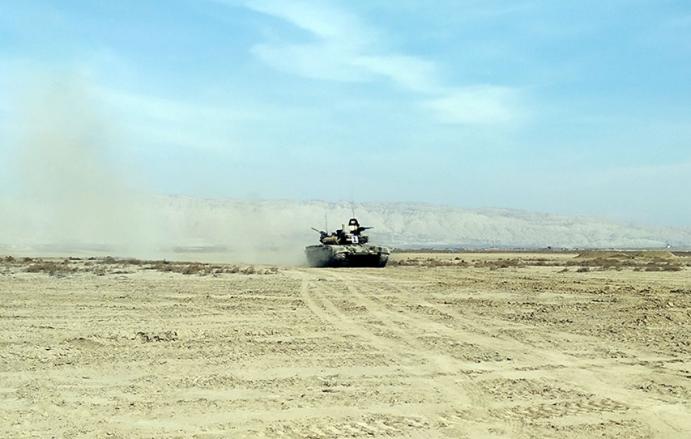 Tank bölmələrinin döyüş hazırlığı yoxlanılıb VİDEO
