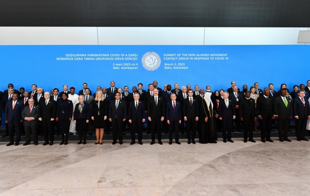 Gipfeltreffen der Kontaktgruppe der Blockfreien-Bewegung zum Kampf gegen COVID-19 in Baku  Präsident Ilham Aliyev nimmt am Gipfeltreffen teil  VIDEO