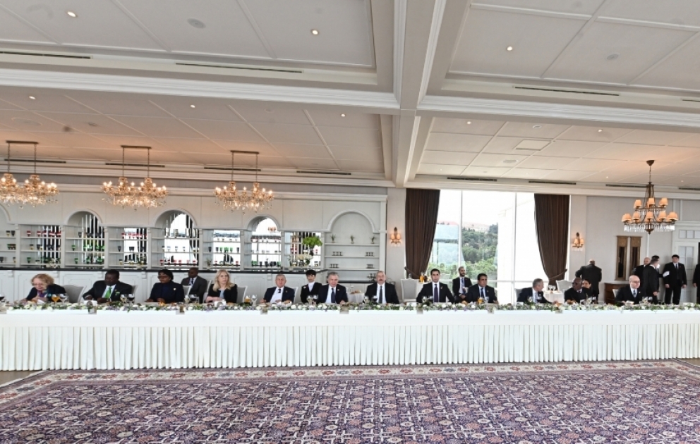 Gastmahl zu Ehren von Teilnehmer des Gipfeltreffens der Kontaktgruppe der Blockfreien-Bewegung in Baku VIDEO