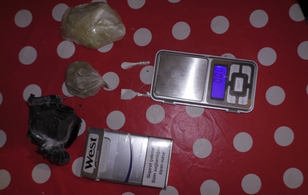 Zaqatala sakininin yaşadığı evdən heroin və tiryək aşkarlanıb VİDEO