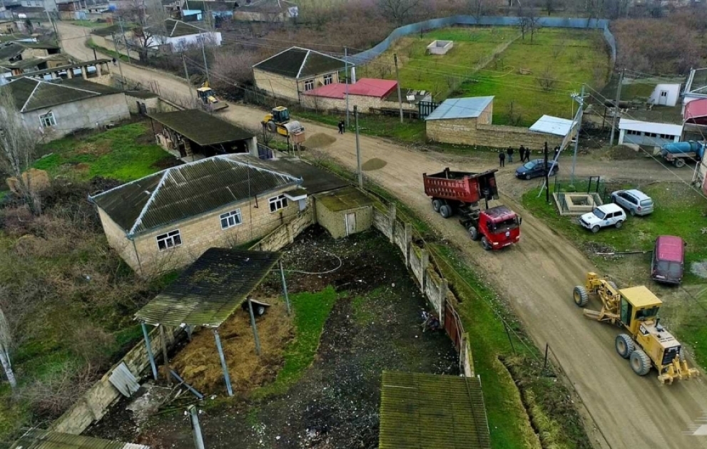 Xaçmaz rayonunda 10 yaşayış məntəqəsinin yolu yenidən qurulur VİDEO