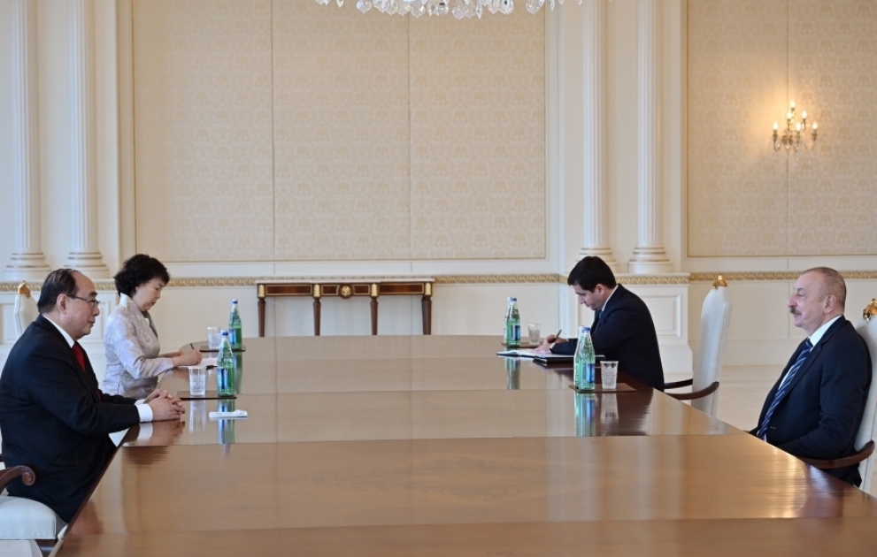 Präsident Ilham Aliyev empfängt den Sonderbeauftragten der chinesischen Regierung für europäische Angelegenheiten Wu Hongbo  AKTUALISIERT VIDEO