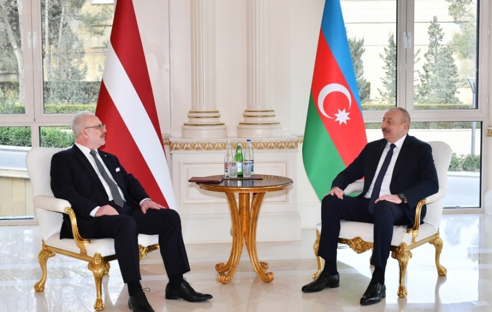 Azərbaycan və Latviya prezidentlərinin məhdud tərkibdə görüşü olub YENİLƏNİB VİDEO