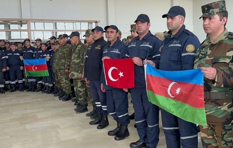 FHN-in Türkiyədə olan çevik xilasetmə qüvvələrinin növbəti qrupu ölkəmizə yola düşüb  VİDEO