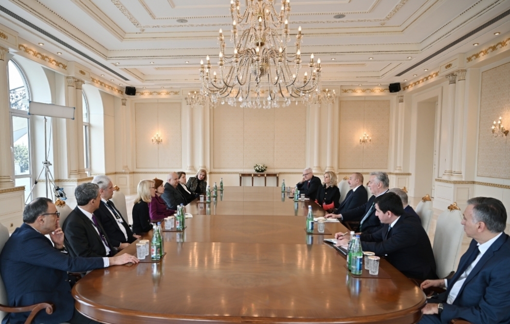 Präsident Ilham Aliyev empfängt Ko-Vorsitzenden und Vorstandsmitglieder des Internationalen Nizami Ganjavi Zentrums VIDEO