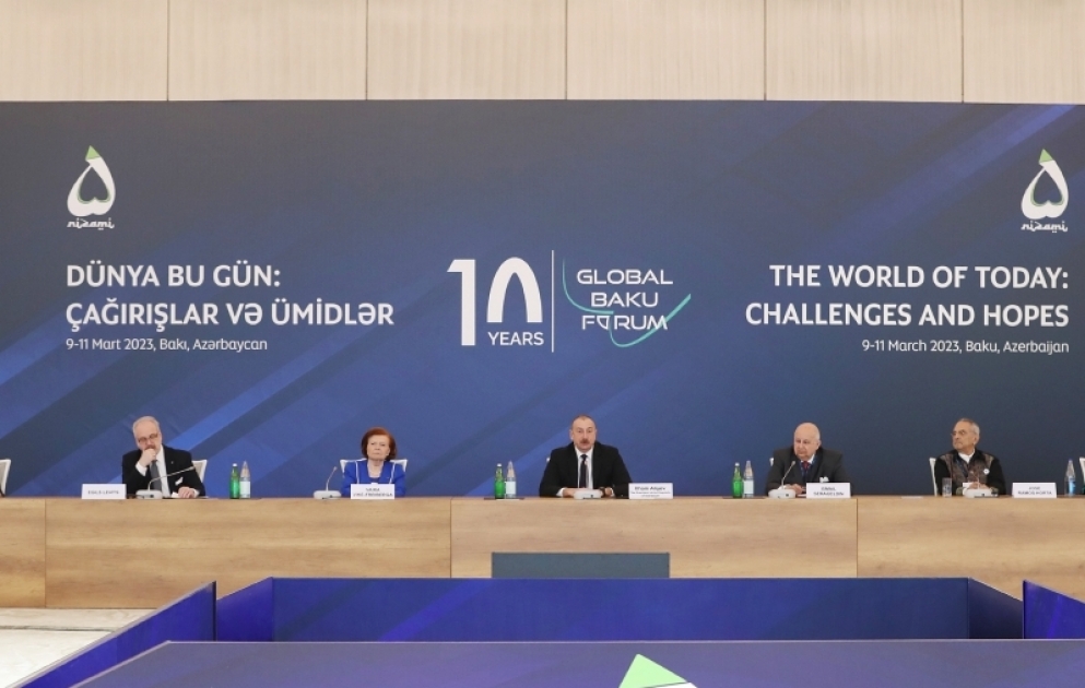 Zehntes Globale Baku Forum zum Thema “Die Welt heute: Herausforderungen und Hoffnungen“  Präsident Ilham Aliyev nimmt an der Eröffnungsveranstaltung des Forums teil VIDEO