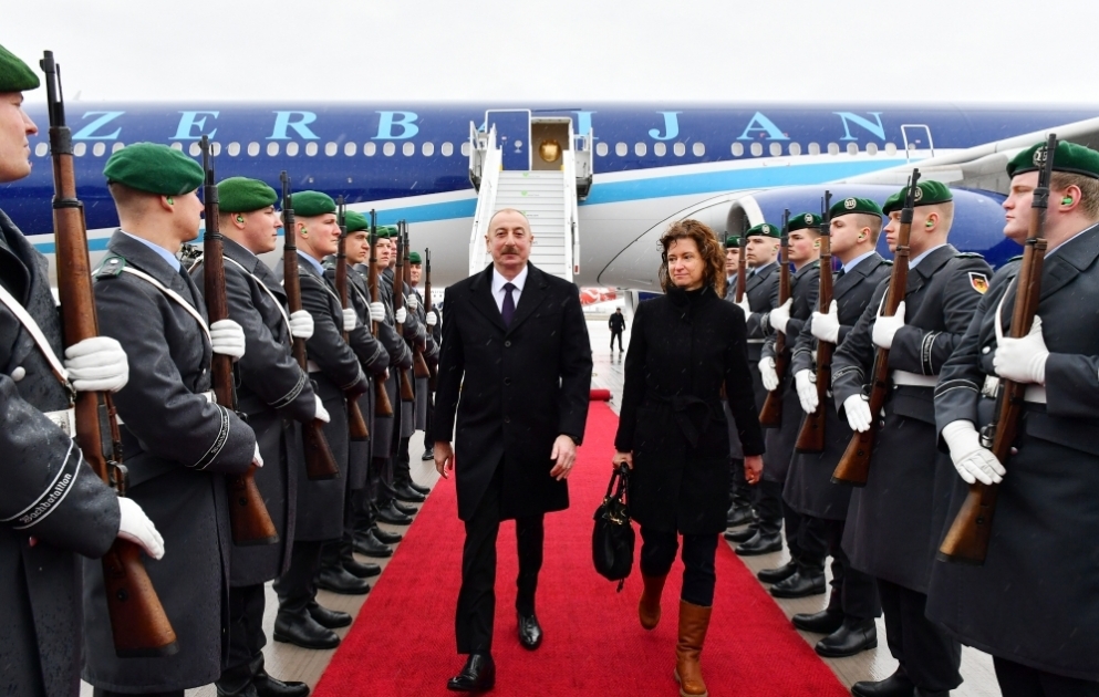 Президент Азербайджана Ильхам Алиев прибыл с рабочим визитом в Германию ВИДЕО