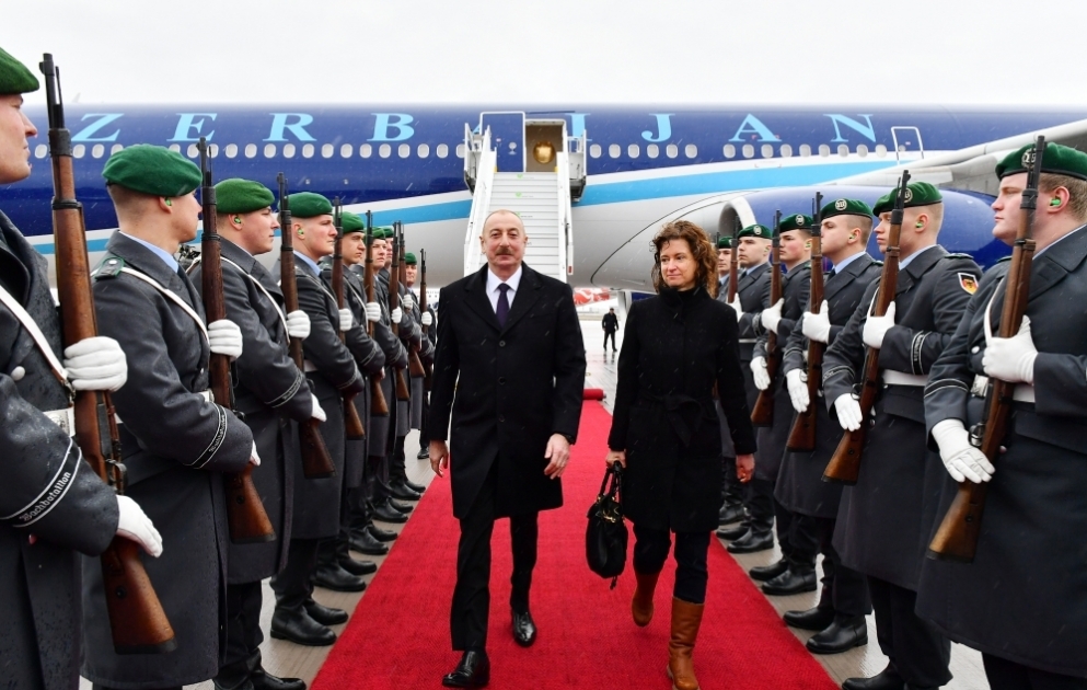 Präsident Ilham Aliyev zu Arbeitsbesuch in Deutschland VIDEO