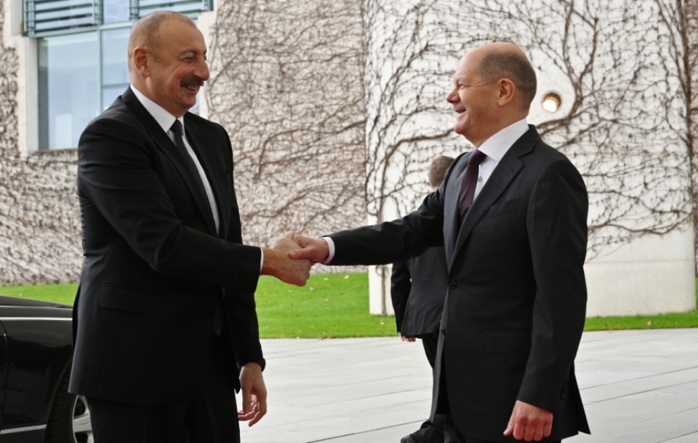 Präsident Ilham Aliyev und Bundeskanzler Olaf Scholz treffen sich zu Vier-Augen-Gespräch in Berlin VIDEO