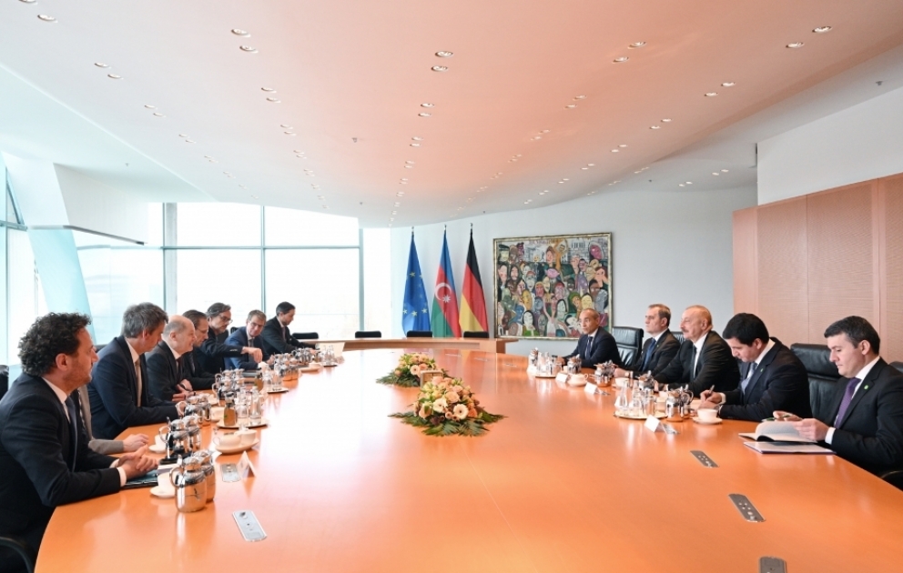 Treffen von Präsident Ilham Aliyev und Bundeskanzler Olaf Scholz in erweitertem Format in Berlin VIDEO